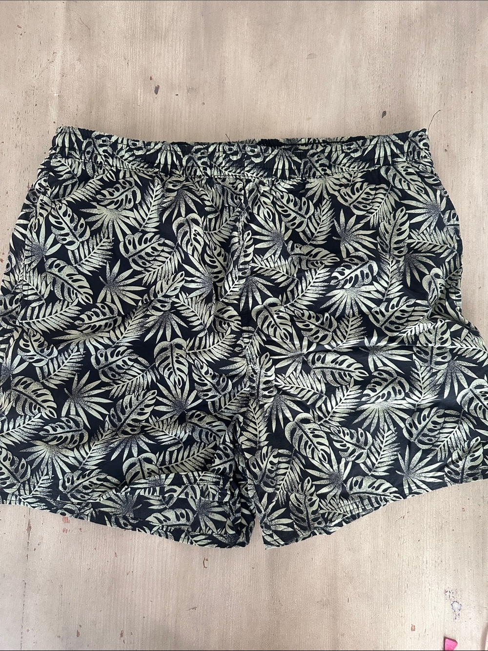 Geoffrey Beene Men’s Large Swim trunks